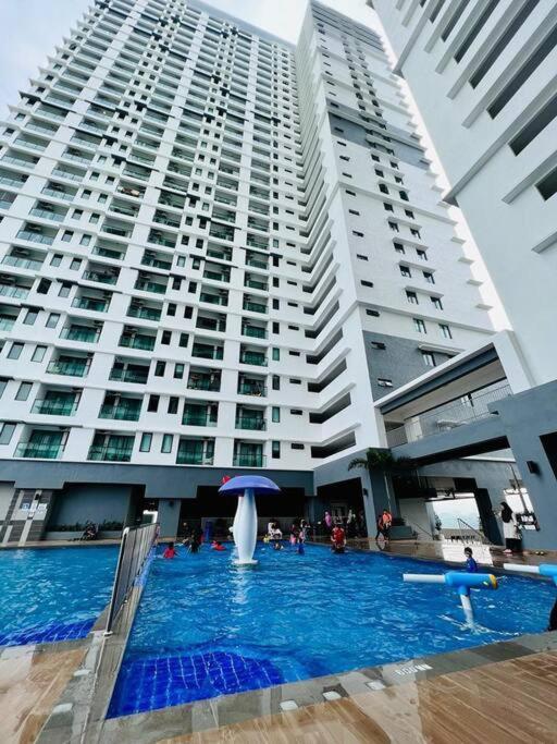 Attractive 3 Bedroom Condo With Pool-D Raudhah Homestay กาจัง ภายนอก รูปภาพ